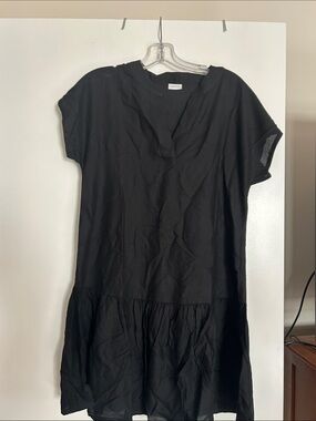 Black Short Sleeve V-Neck Drop Waist Dress